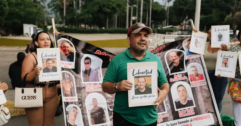 বন্দিদের মুক্তির অপেক্ষায় স্বজনরা